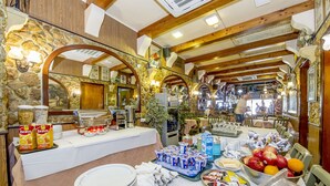 فطور إنجليزي مجانًا يوميًا