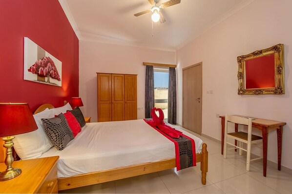 Double or Twin Room, Sea View | Individually decorated, individually furnished, desk, laptop workspace - Electra Guesthouse (Zebbug)