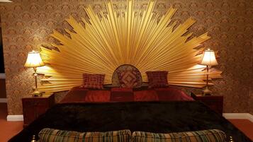 Design Suite (Belvedere) | Individually decorated, individually furnished, rollaway beds, free WiFi