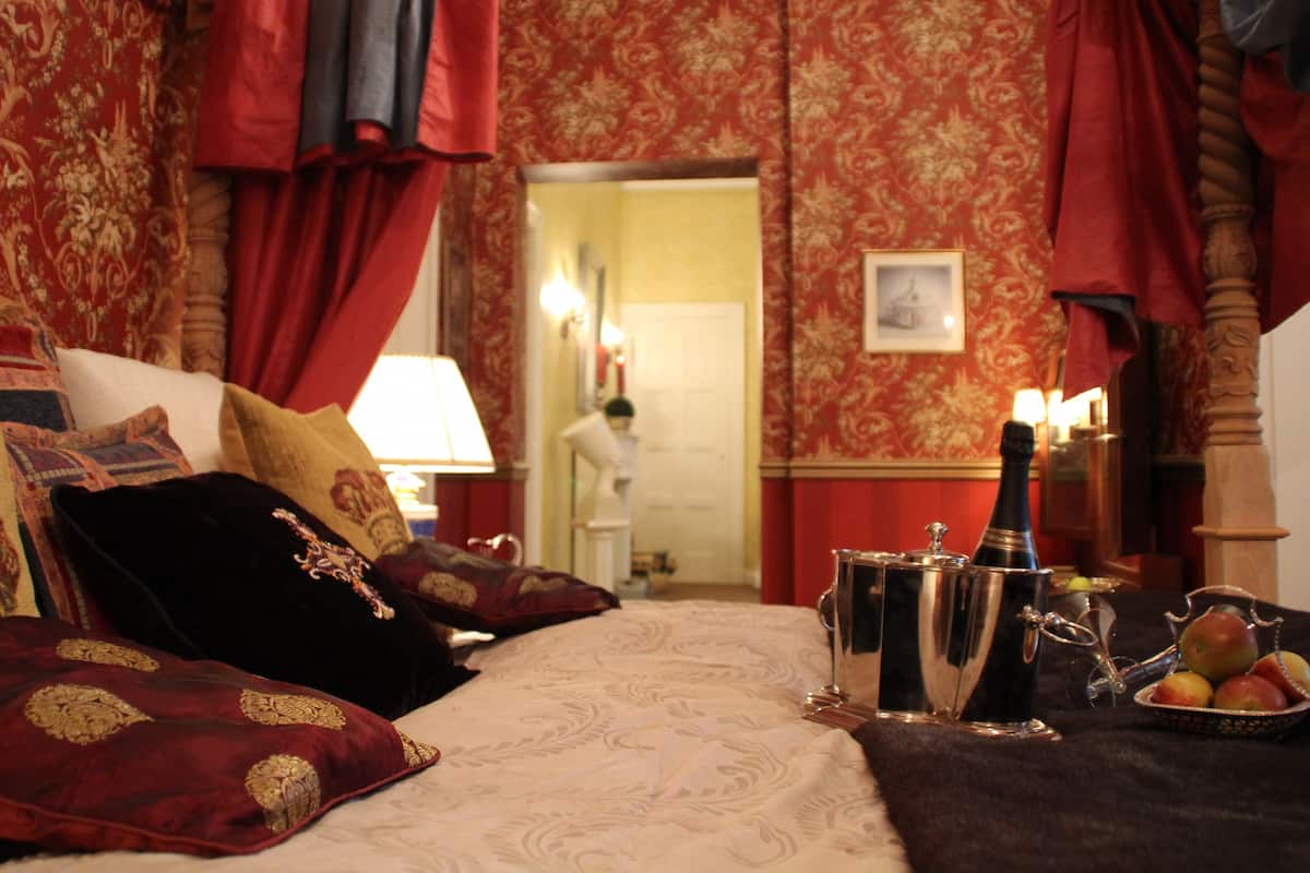 Romantic Suite (Lord Byron) | Individually decorated, individually furnished, rollaway beds, free WiFi