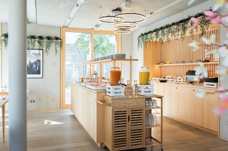 Desayuno buffet diario (EUR 11.99 por persona). Hotel Bergamo