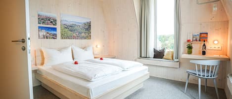 Ropa de cama hipoalergénica y escritorio