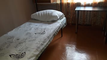 공용 도미토리, 남성 전용, 공용 욕실 (5 Beds) | 다리미/다리미판, 무료 WiFi, 침대 시트