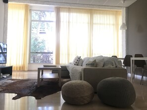 Coin salon dans le hall