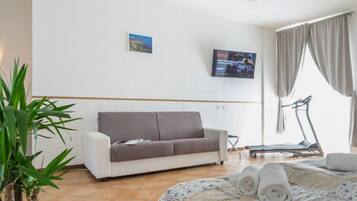 Huone, useita sänkyjä (CERNOBBIO 6) | Työpöytä, pimennysverhot, ilmaiset vauvansängyt, ilmainen Wi-Fi