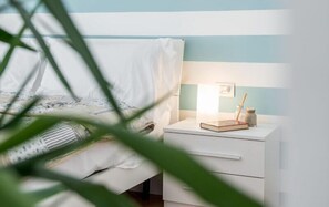 Kamer, meerdere bedden (CERNOBBIO 6) | Een bureau, verduisterende gordijnen, gratis wifi, beddengoed