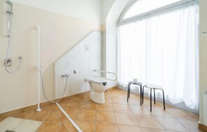 Room, Multiple Beds (CERNOBBIO 6) | Bathroom | Shower, rainfall showerhead, free toiletries, hair dryer - Bluelake Inn - Ostello (Olginate)