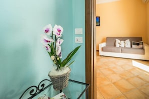 Desk, blackout drapes, free WiFi, bed sheets - Bluelake Inn - Ostello (Olginate)
