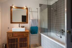 Combined shower/tub, hair dryer, towels, soap