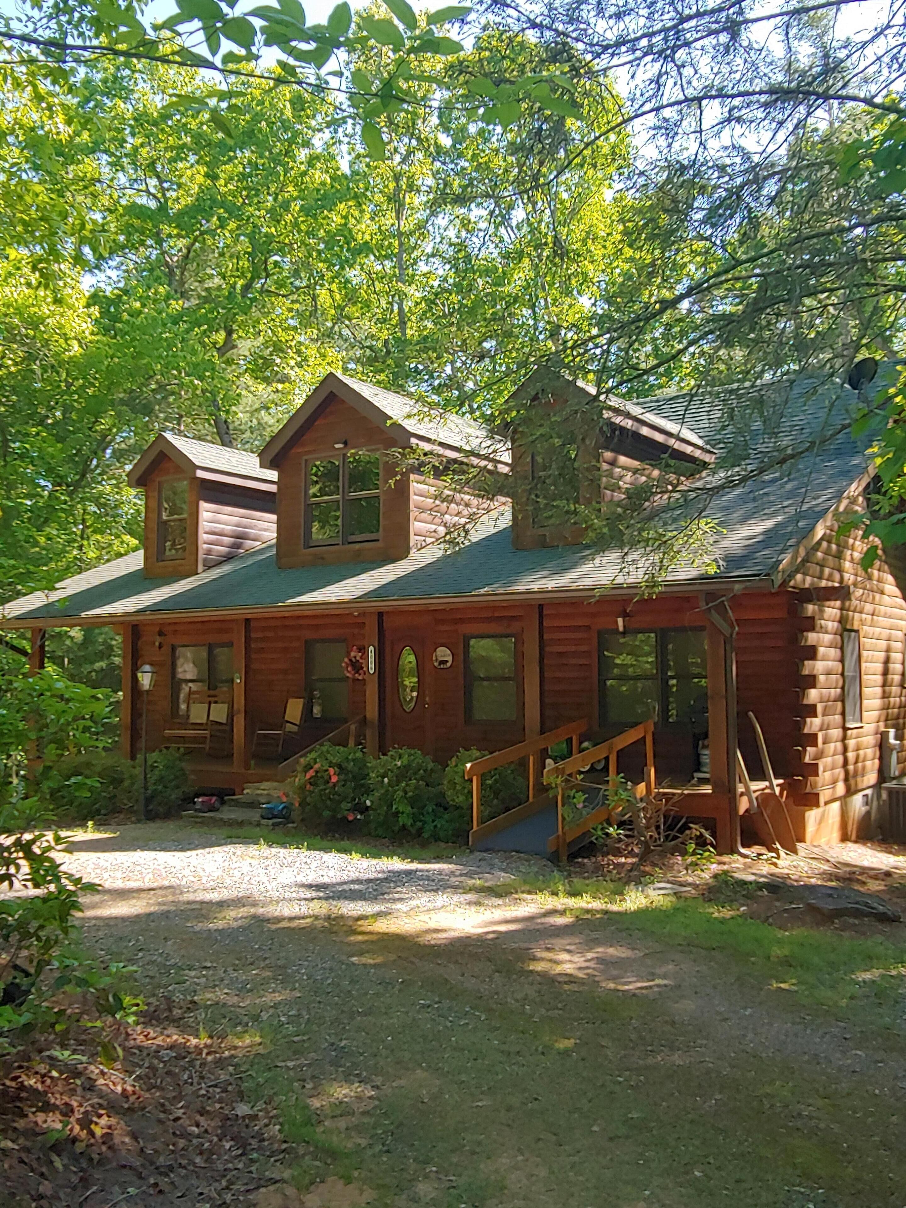 SPRING SALE! LOG CABIN IN THE WOODS! BOOK NOW AND SAVE ON WEEKEND GETAWAY! 