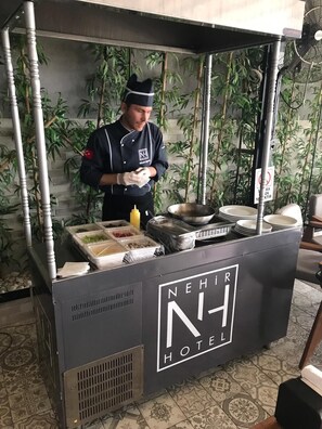 Free daily buffet breakfast - Nehir Hotel Kesan (Kesan)