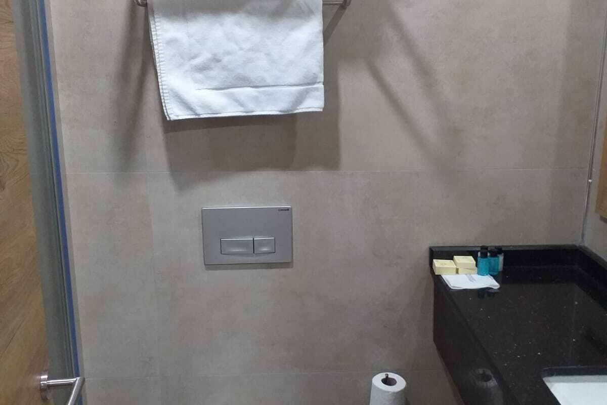 shower, free toiletries, hair dryer, slippers