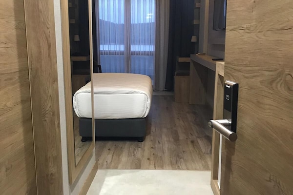 Habitación doble, vistas al lago | Minibar, escritorio, espacio para trabajar con un portátil