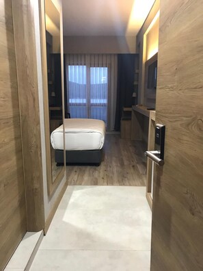 Double Room, Lake View | Minibar, desk, laptop workspace, soundproofing - Nehir Hotel Kesan (Kesan)