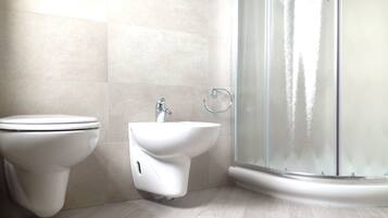 Chambre, vue ville | Salle de bain