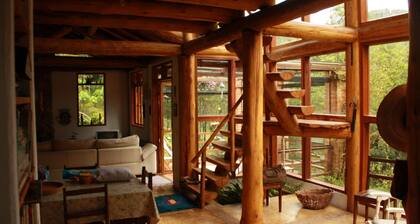 Casa para 6 personas en región montañosa, con chimenea, estufa de leña