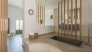 Apartamento Premium, 1 habitación, baño privado, vistas al mar | Baño | Zapatillas