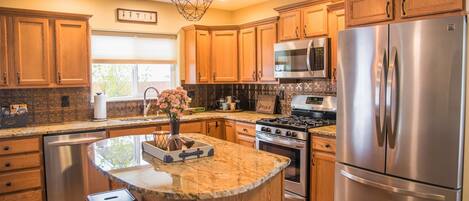 Refrigerador, microondas, horno, placa de cocina