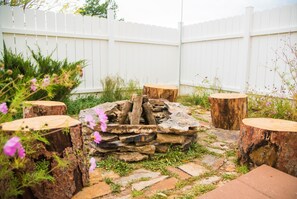 Property grounds - Upscale & Downtown! Walk to Hot Springs & River! (Pagosa Springs)