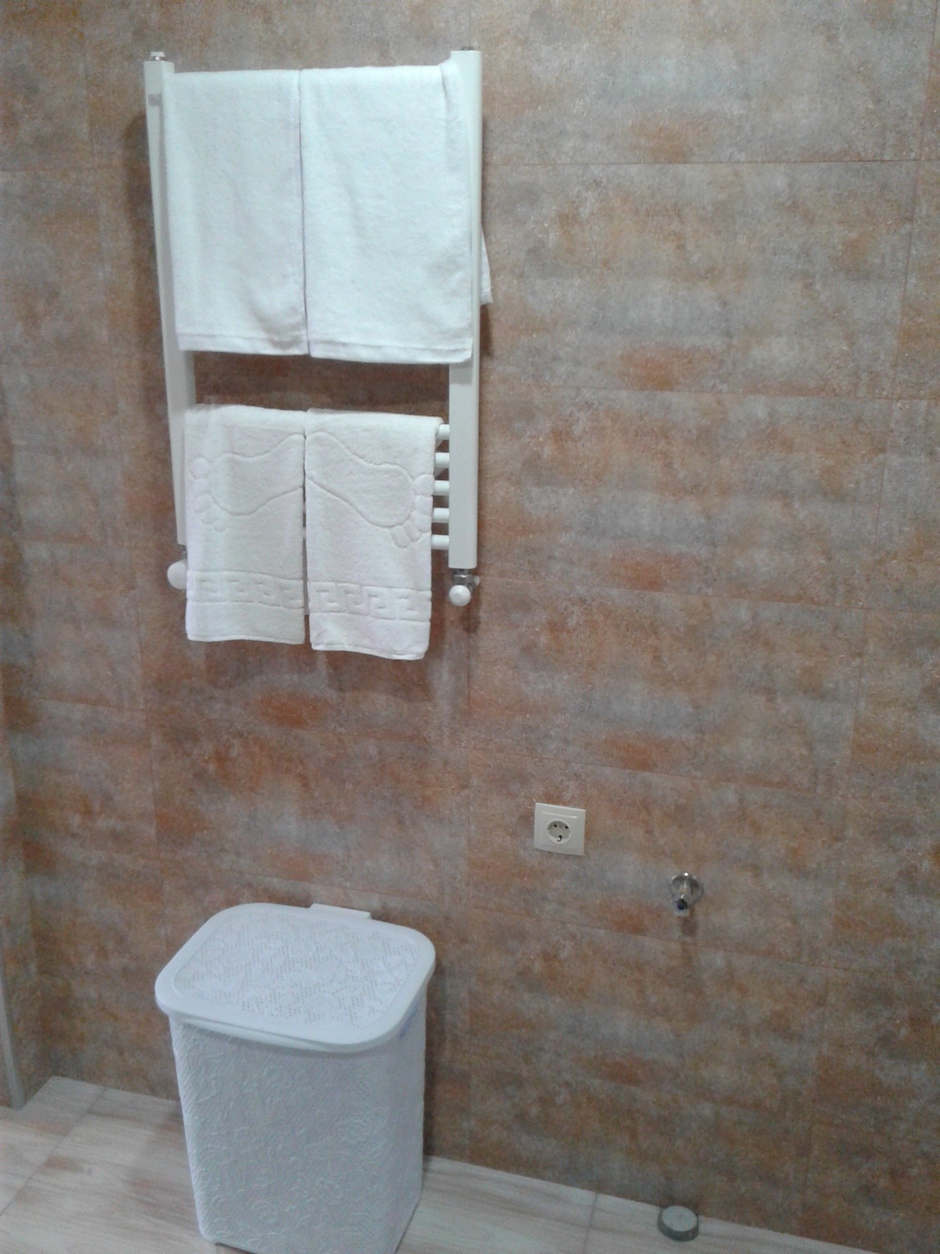 design double or twin room, 1 bedroom, balcony, river view | bathroom | shower, free toiletries, hair dryer, dressing gowns