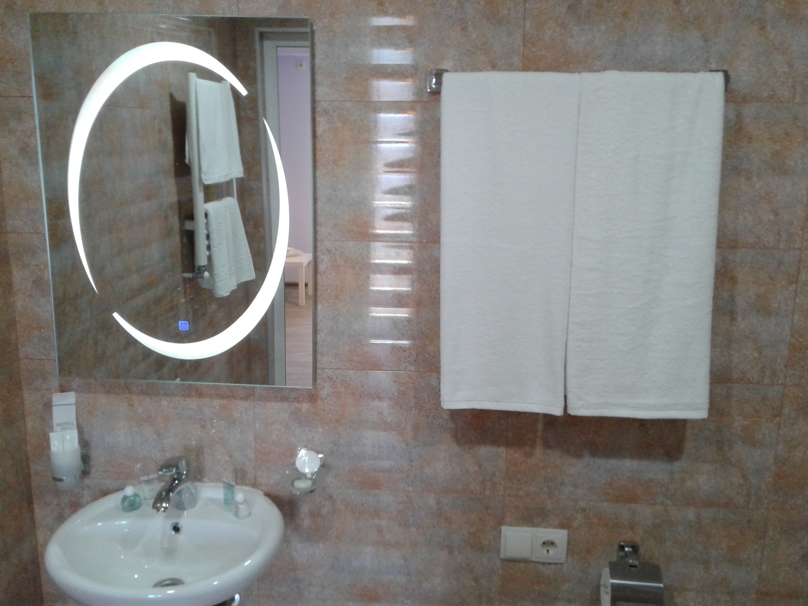 design double or twin room, 1 bedroom, balcony, river view | bathroom | shower, free toiletries, hair dryer, dressing gowns