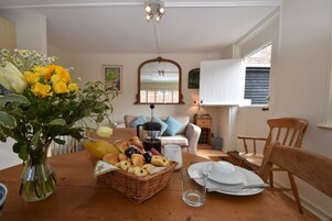 Classic Apartment, 1 Bedroom | Living room | Flat-screen TV