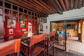 Breakfast and dinner served, local and international cuisine