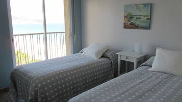 3 slaapkamers, een strijkplank/strijkijzer, wifi, beddengoed