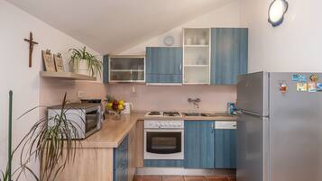 Frigorifero, microonde, forno, lavastoviglie