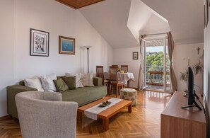 TV, books - Breathtaking views apt close to sea (Cavtat)