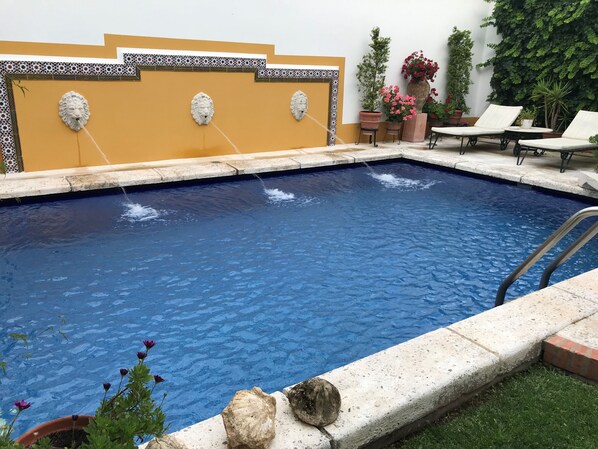 Outdoor pool, pool loungers