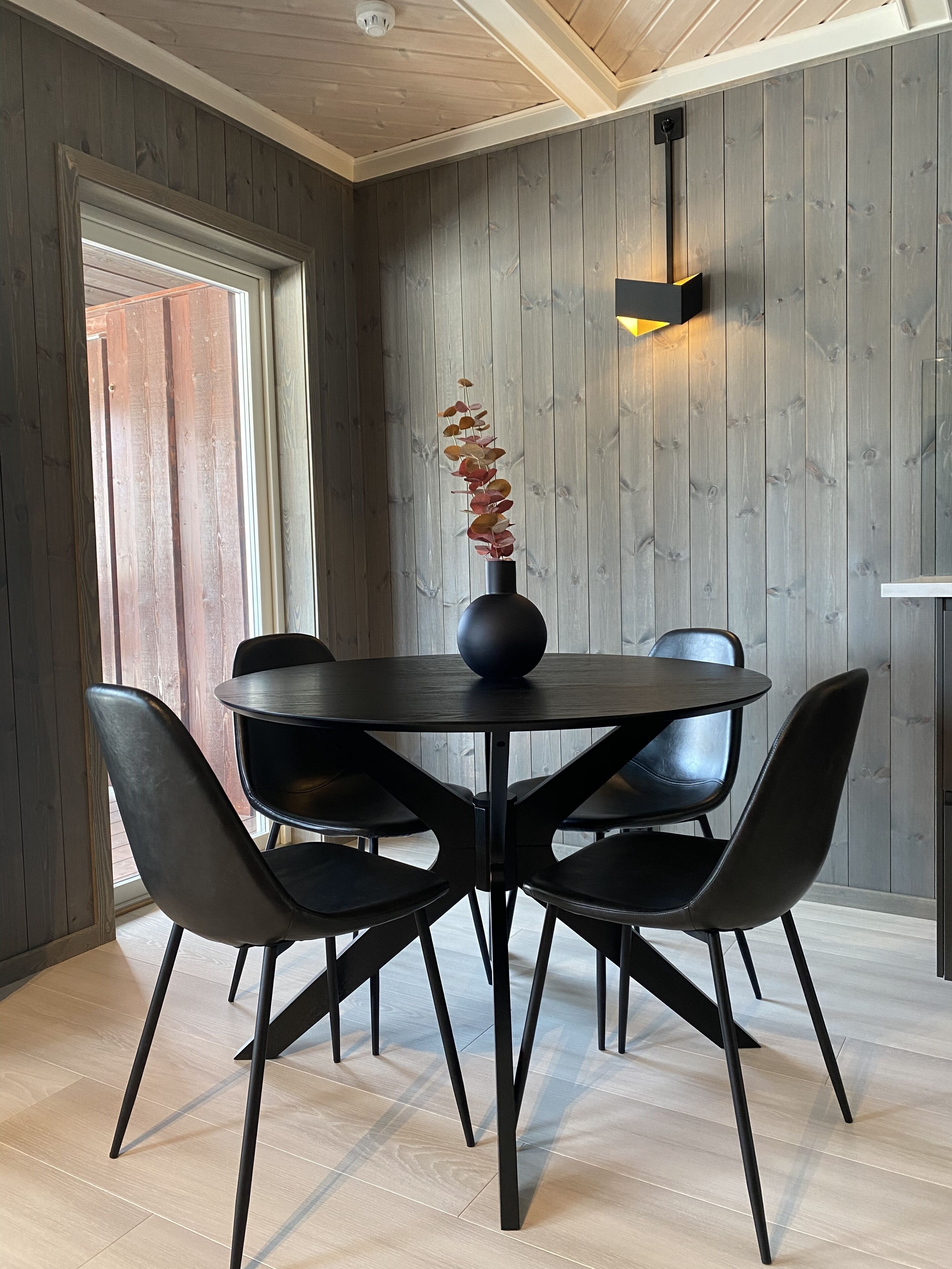 Apartment (2-5 people) | In-room dining