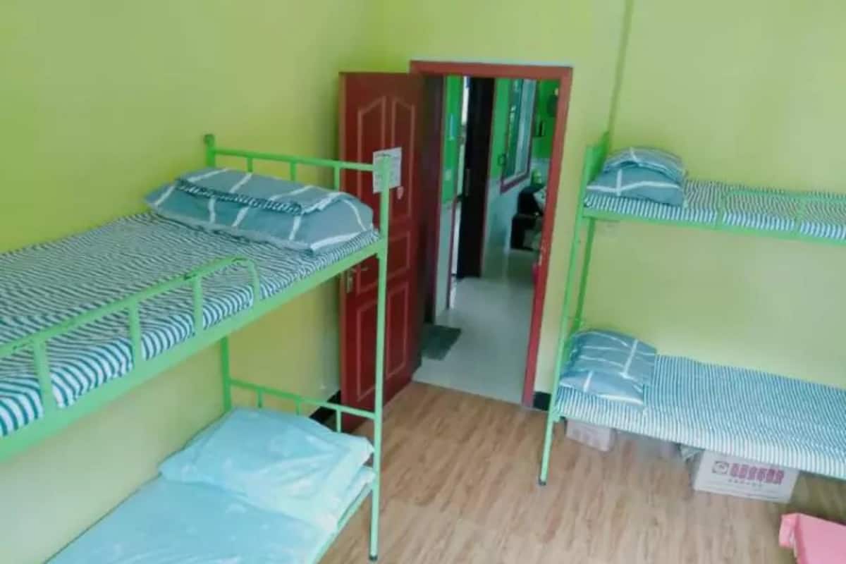 Bed in 6-Bed Male Dormitory | Free WiFi
