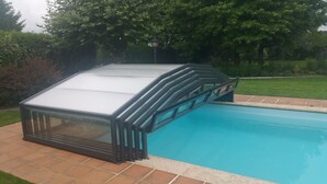A swimming pool with a glass enclosure. - Casa da Agra, villa with pool and splendid garden (A Coruña)