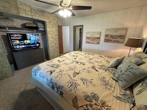 2 makuuhuonetta, silitysrauta/-lauta, ilmainen Wi-Fi, vuodevaatteet