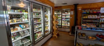 The FarmHouse - Crater Lake Bungalows