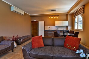 In-room safe, desk, soundproofing, iron/ironing board