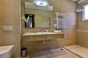 Shower, free toiletries, hair dryer, bathrobes - Regina del Mare (Utjeha)