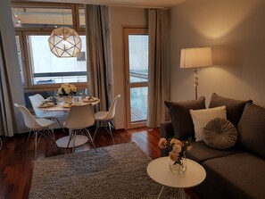 Deluxe-Apartment (with Sauna and Balcony) | Wohnbereich