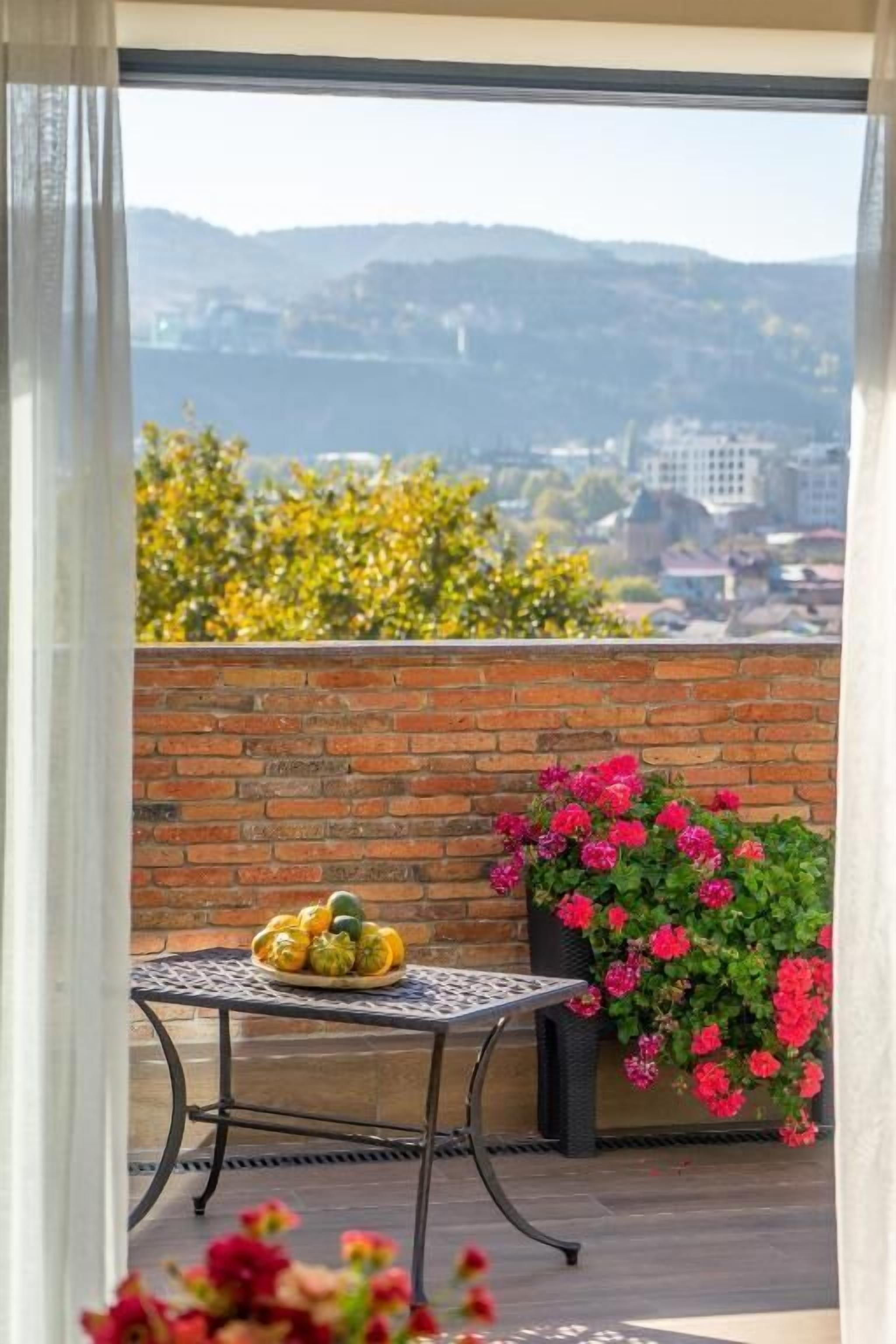 标准套房, 城市景观 | 高档床上用品、迷你吧、客房内保险箱、特色装修