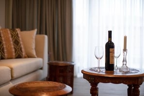 Premium bedding, minibar, in-room safe, individually decorated - Hotel Passport Tbilisi (Tbilisi)