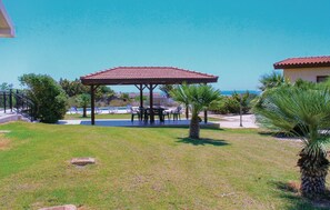 Outdoor dining - Cozy home in Maroni-Larnaca (Maroni-Larnaca)