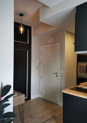 1 slaapkamer, een bureau, een strijkplank/strijkijzer, wifi