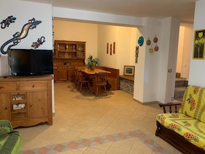Apartment, 2 Bedrooms, 2 Bathrooms | Living area