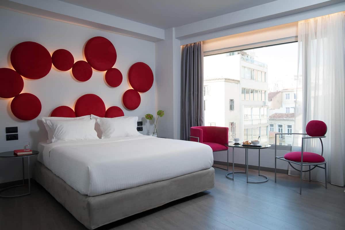 Classic Double Room | Minibar, in-room safe, desk, blackout drapes