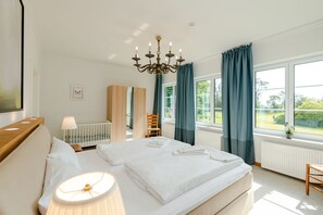 1 Schlafzimmer, schallisolierte Zimmer, Reisekinderbett