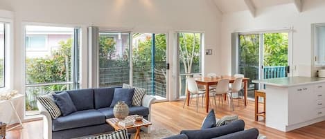 Télévision, lecteur de DVD, chaîne hi-fi