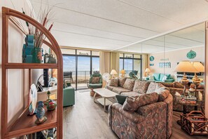 TV, DVD player - XPLORIE ACTIVITIES & LINENS INCLUDED*! 2 BR/open den Oceanfront With WiFi in Building With Outdoor Pool & Pickle Ball. (Ocean City)