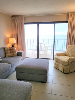 TV - XPLORIE ACTIVITIES & LINENS INCLUDED*!  Direct Oceanfront, 2BR/den, 2BA Plaza condo with Indoor/Outdoor Pools & Tiki Bar! (Ocean City)