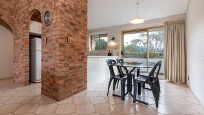 Dining - Oceanside 18 - Pacific Palms Holidays (Boomerang Beach)